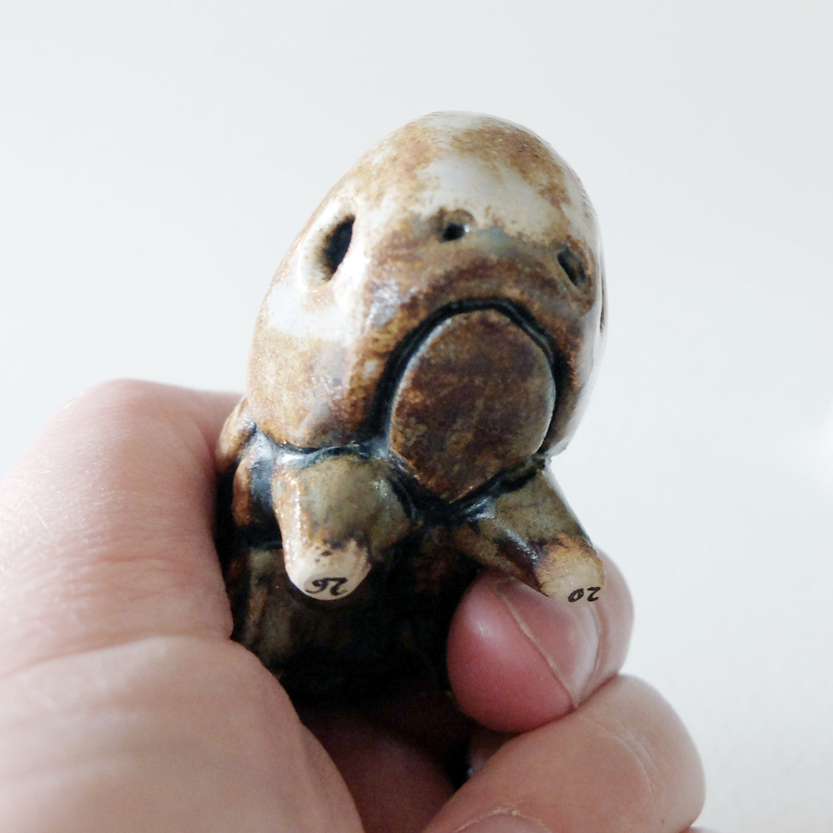 The Pinecone Hedgehog »Igel-Kotten« (#40) – Handcrafted Ceramic Figurine