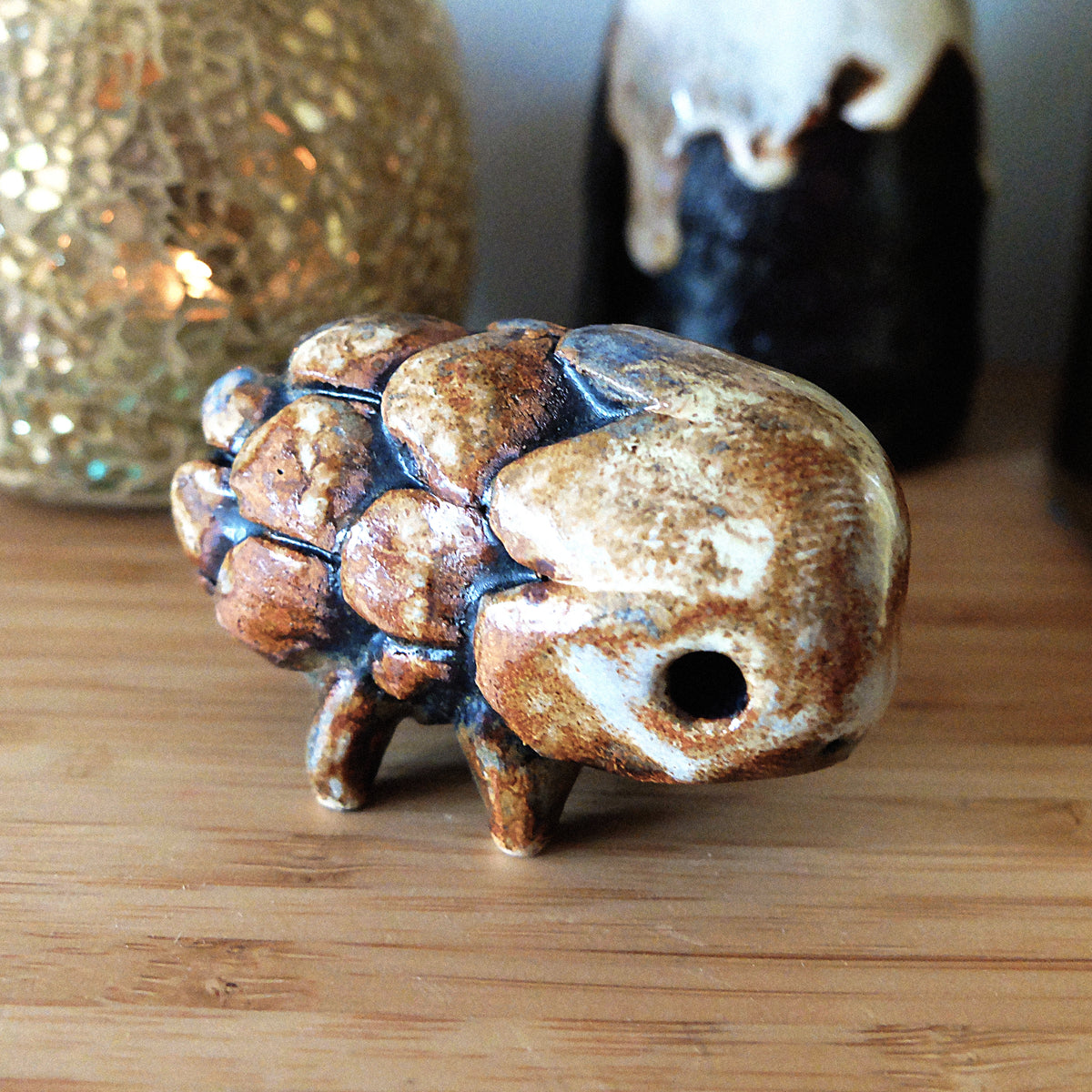 The Pinecone Hedgehog »Igel-Kotten« (#40) – Handcrafted Ceramic Figurine